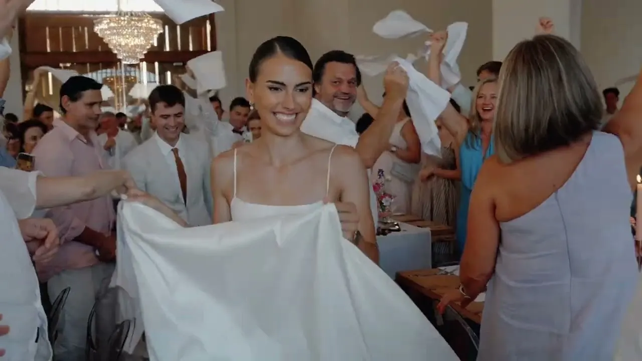 Play the second De Leeuw wedding film